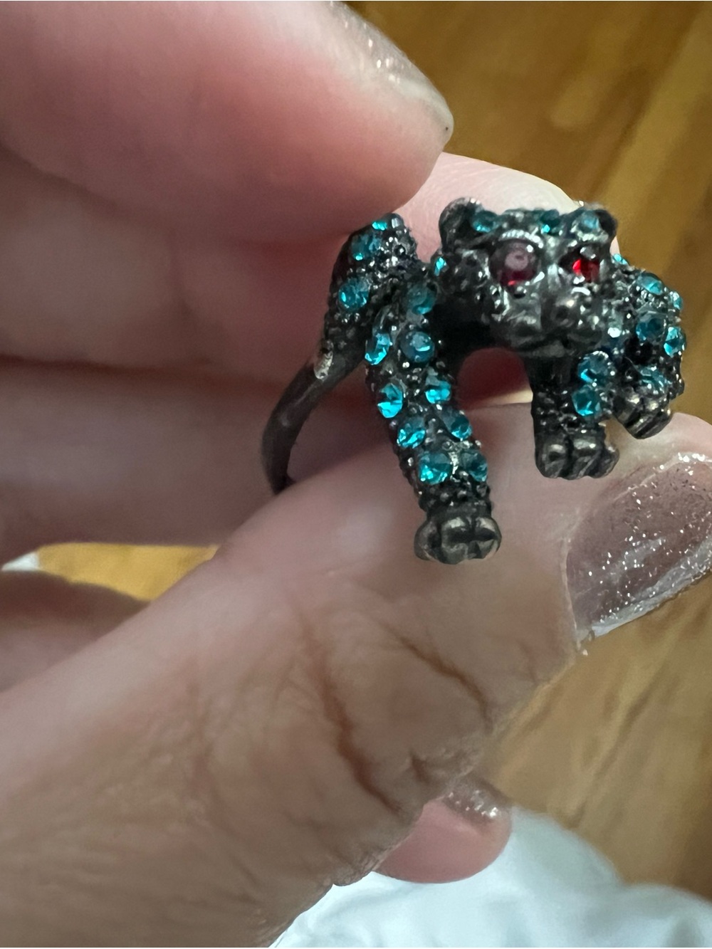Vintage Clip-on Earrings and Ring - Picture 5 of 10